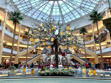 somerset mall open on memorial day